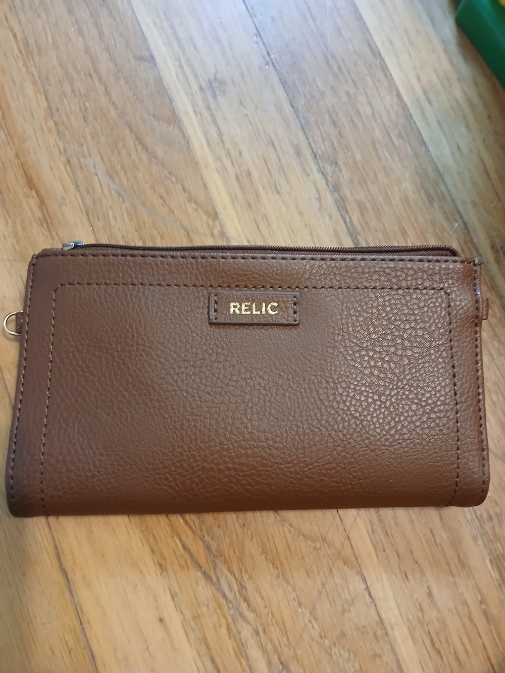 Relic Brown Leather Zip Wallet
